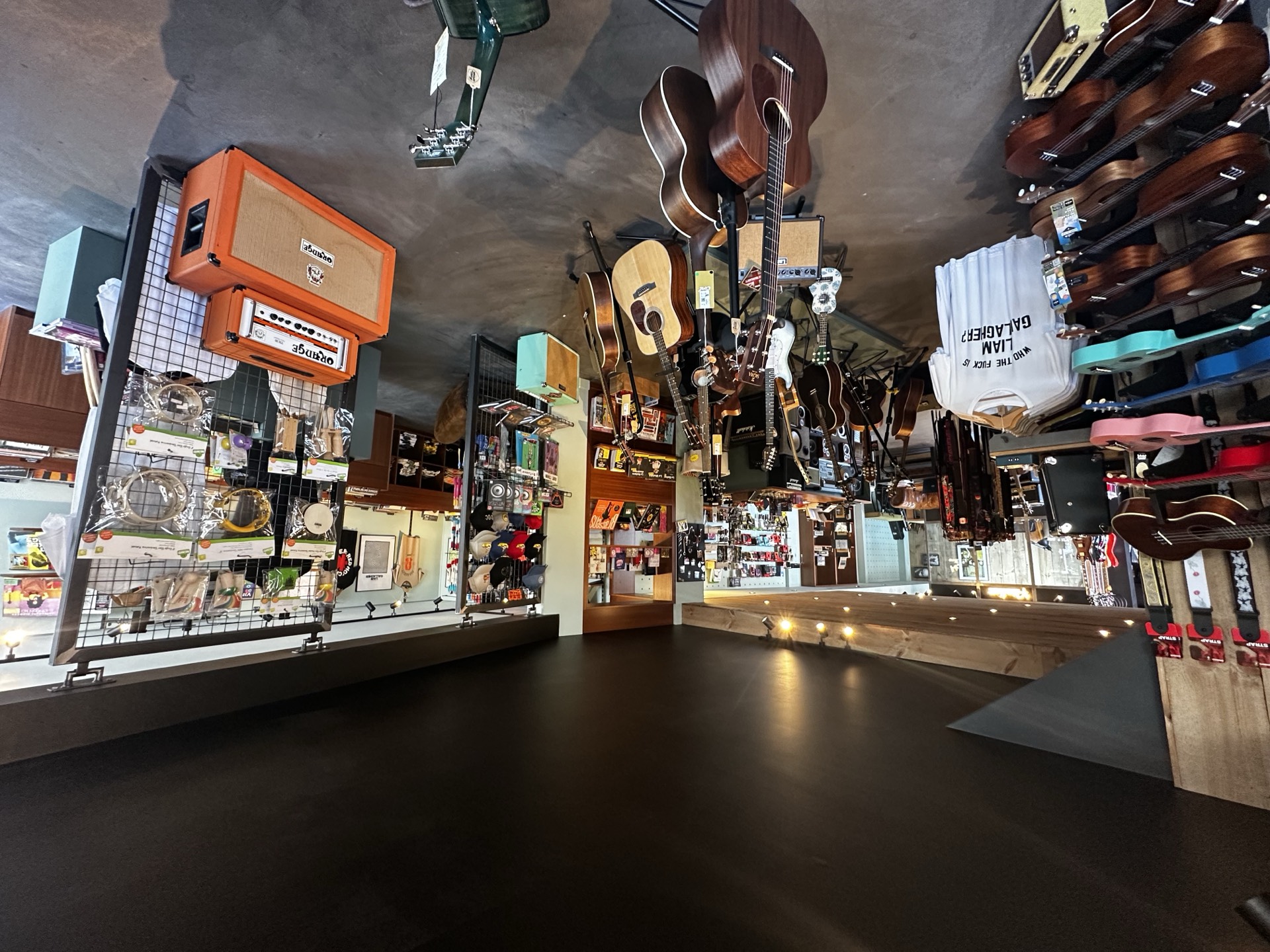 Guitares et amplis Music Corner